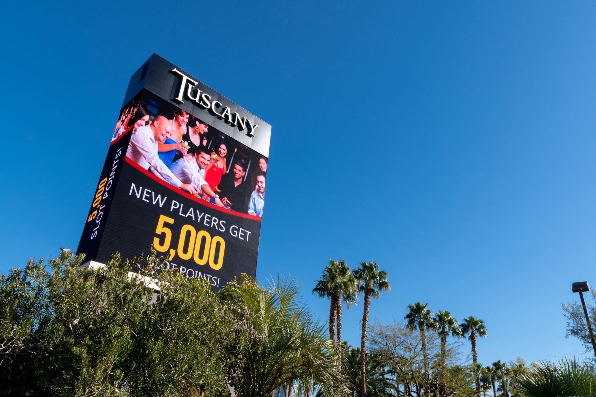 Signs for an Outdoor Resort: Why LED Screens Are Your Best Option