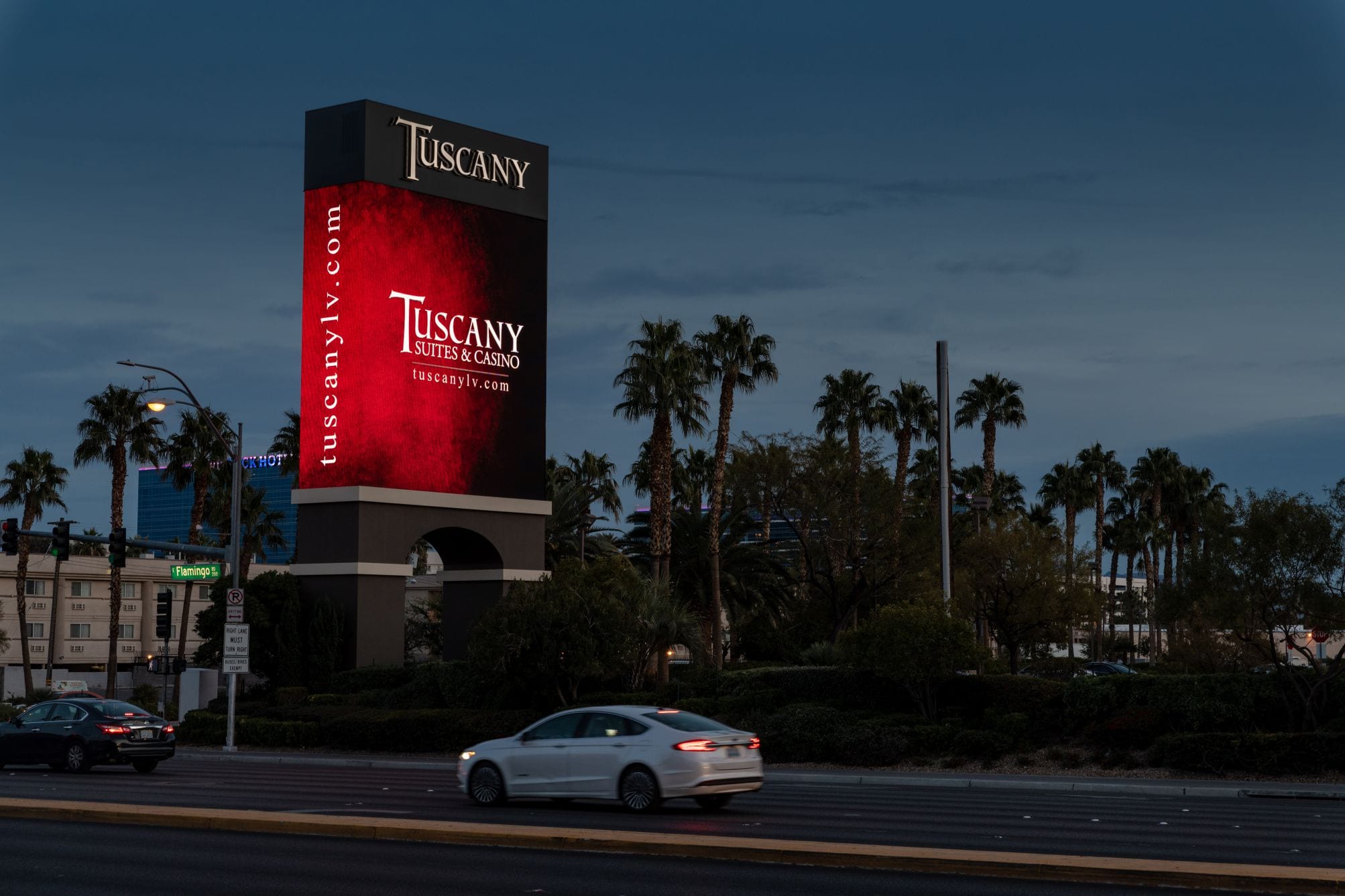 The Advantages of Displays Using Seamless Corner Technology